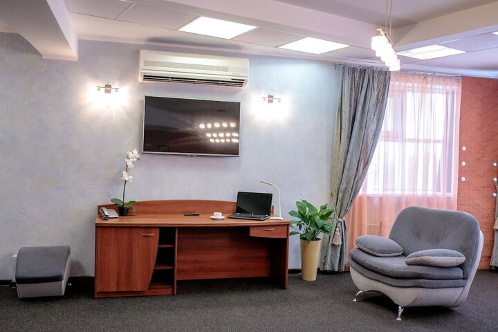 Room 4 of 28