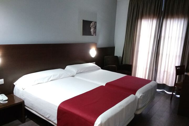 Room 11 of 25