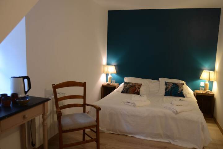 Room 6 of 8