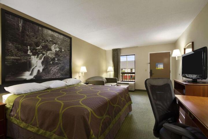 1 King Bed (5 of 7)