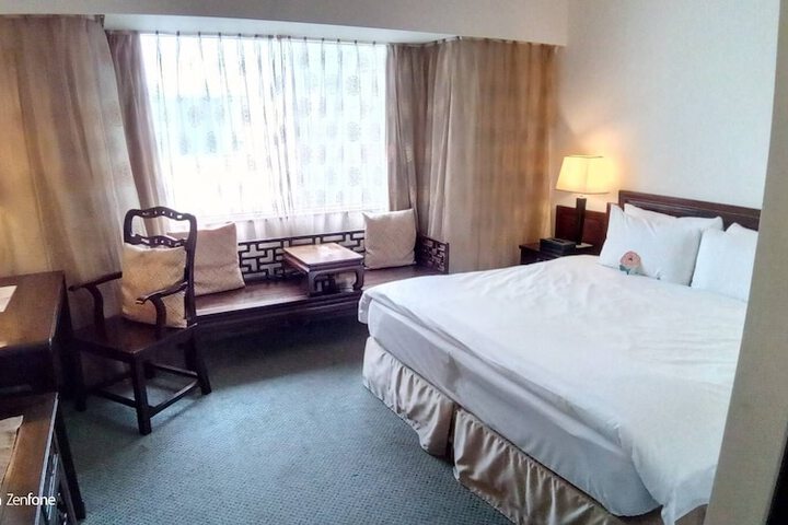 Room 27 of 51