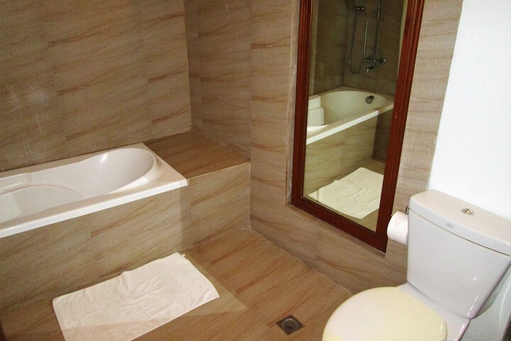 Room 30 of 47