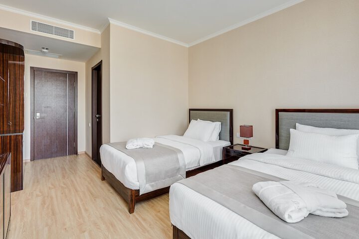 Room 10 of 75