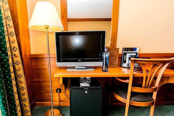 Room 32 of 137
