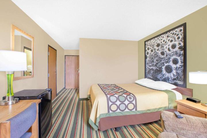 1 Queen Bed Mobility Accessible (4 of 11)
