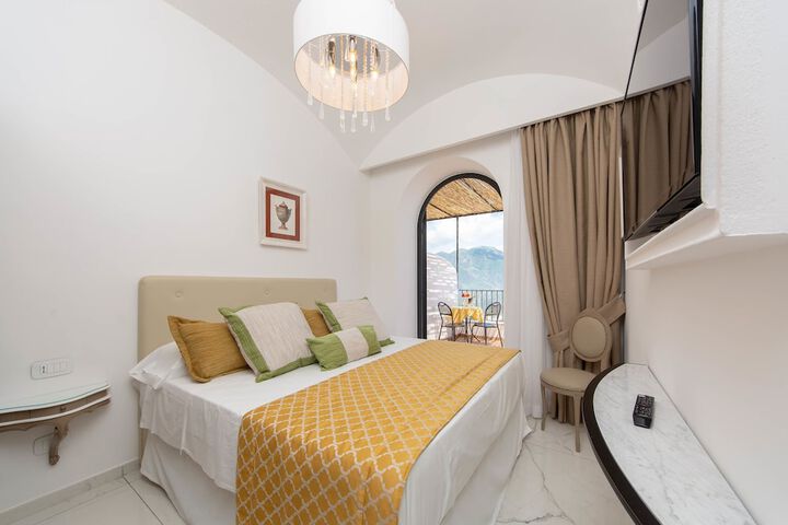 Room 4 of 70