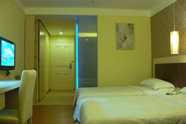 Room 3 of 17