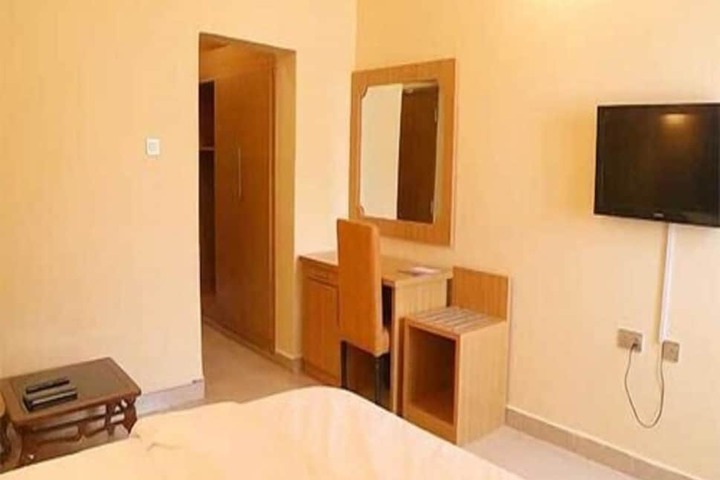 Room 9 of 15
