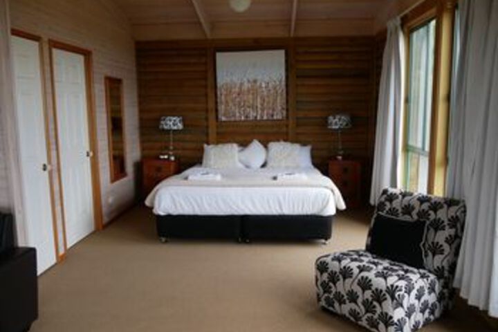 Room 9 of 32
