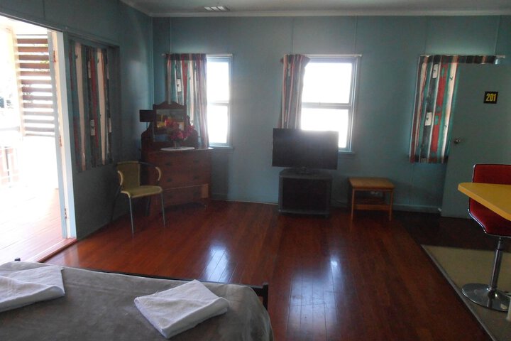 Room 6 of 25