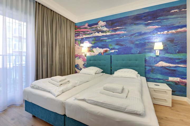 Room 8 of 125