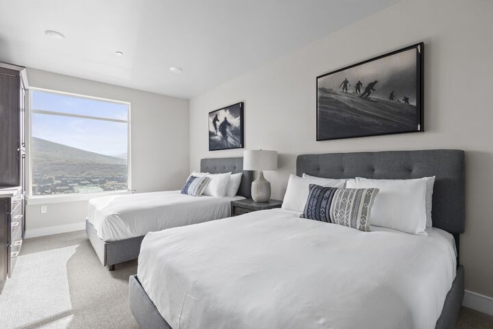 Room 34 of 215