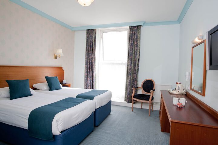 Room 5 of 76