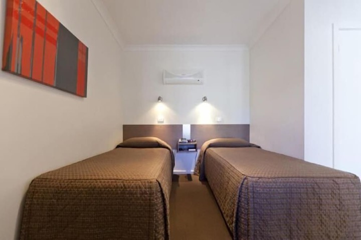 Room 10 of 35