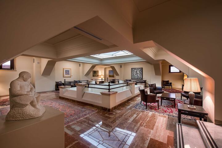 Guest Lobby