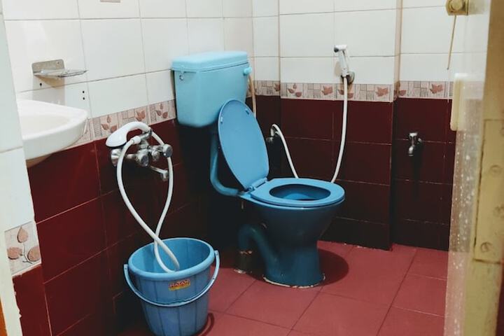 Room 6 of 8