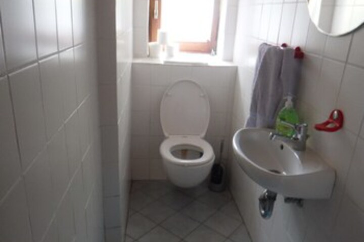 Room 3 of 28