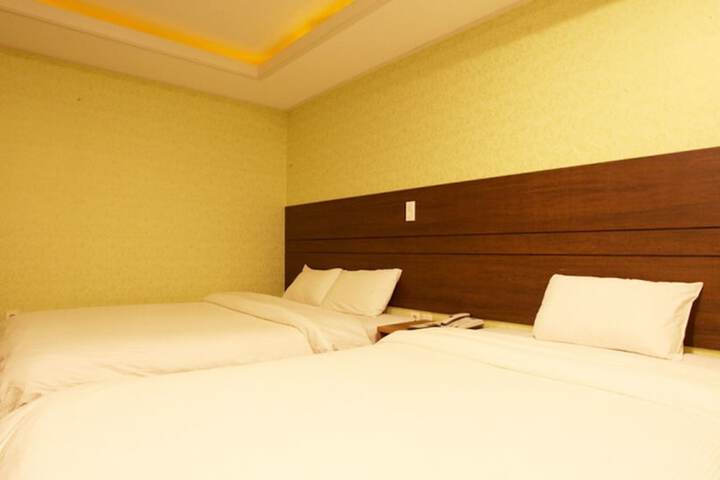 Room 15 of 28