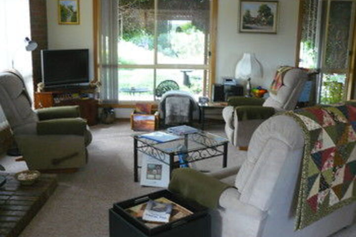 Lounge 20 of 26