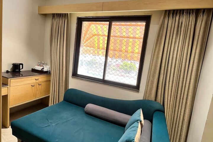 Room 53 of 136