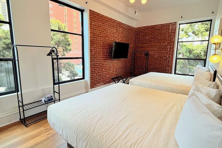 Room 10 of 48