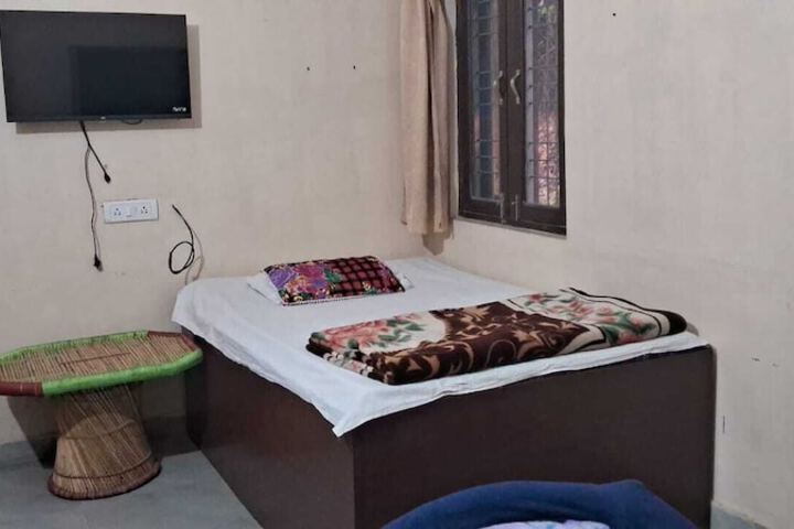 Room 4 of 24