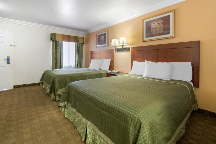 Room 9 of 28