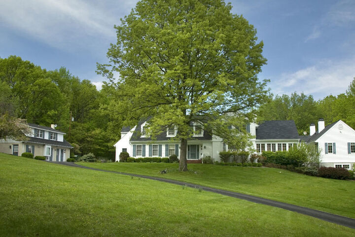 Hotel Exterior 34 of 48