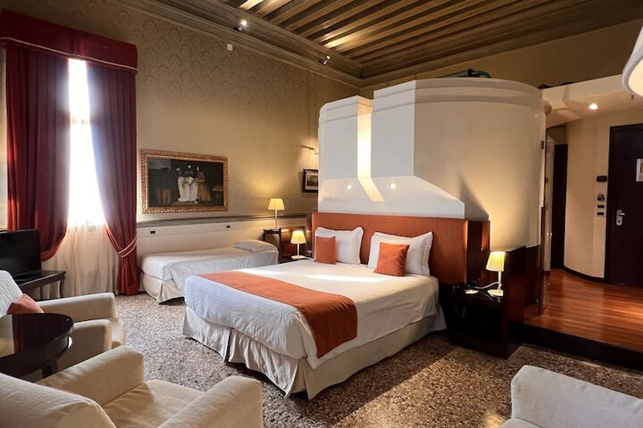 Room 147 of 290
