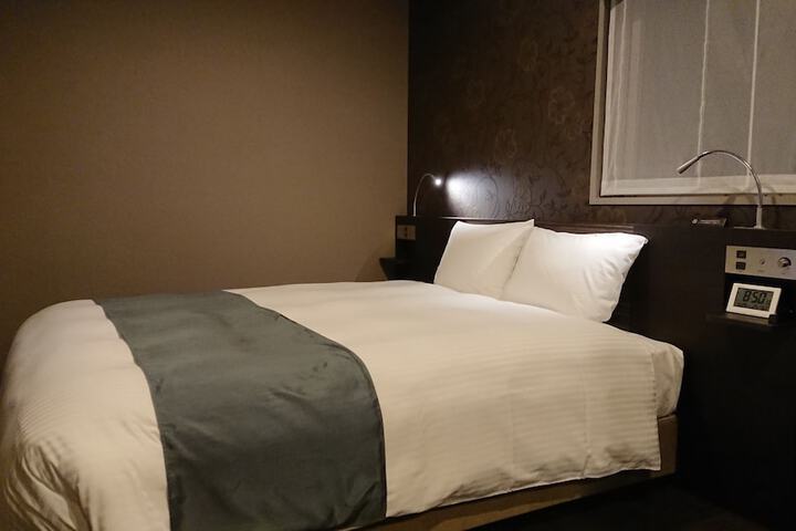 Room 17 of 103