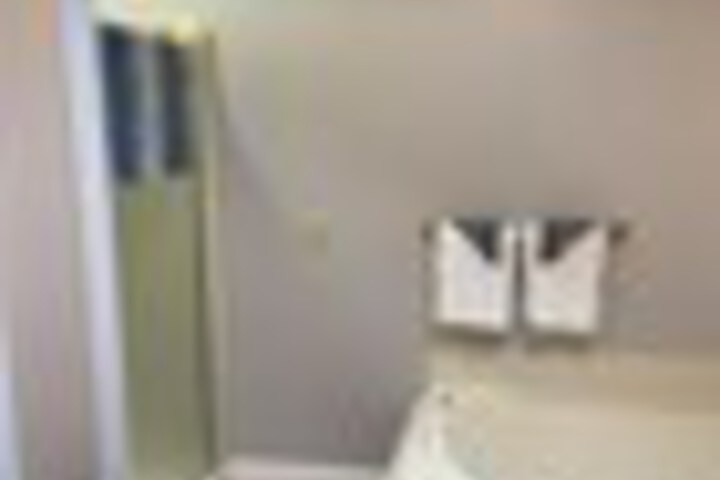 Room 83 of 117