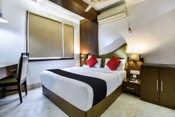 Room 3 of 16