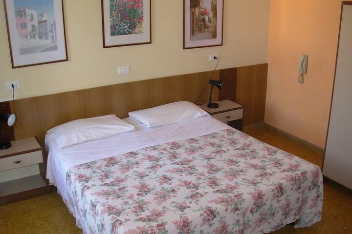 Room 3 of 23