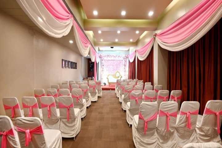 Ballroom/Hall 28 of 32