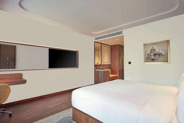 Room 9 of 38