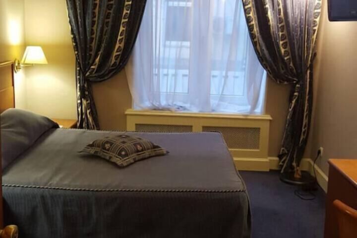 Room 28 of 94