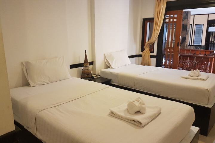 Room 6 of 93