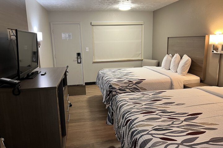 Deluxe 2 Queen Beds (7 of 10)