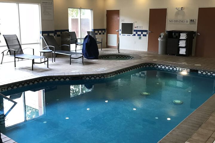 Indoor/outdoor pool