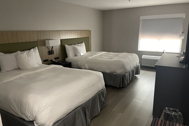 2 Queen Beds (2 of 13)