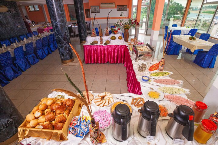 Dining 60 of 87