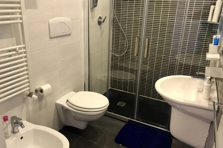 Room 6 of 16