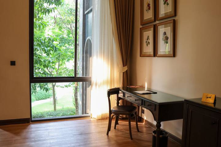 Room 32 of 184