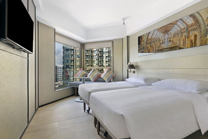 Room 4 of 40