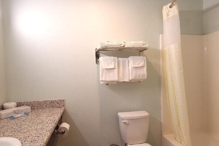 Double Accessible Queen Size Bed (1 of 11)