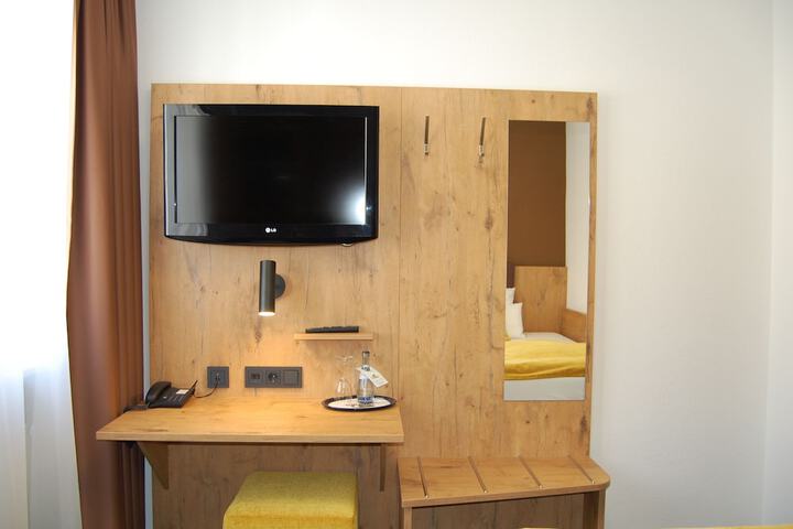 Room 35 of 60