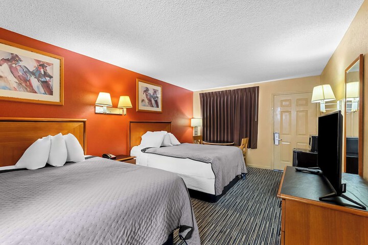 Standard Room, King or Two Doubles (9 of 10)