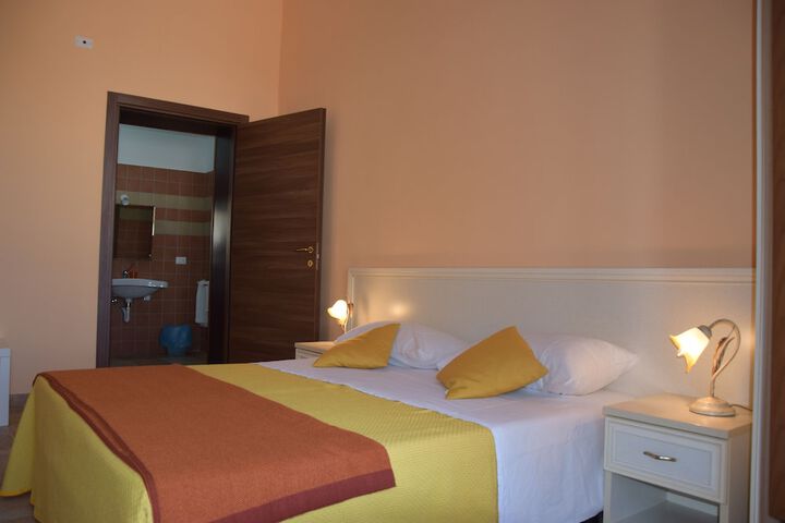 Room 2 of 38