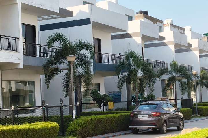 Hotel 4 of 6