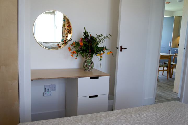 Room 2 of 27
